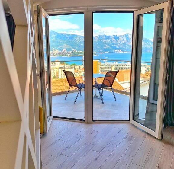 سوئیت با تخت بزرگ, Pierina