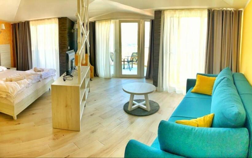 سوئیت با تخت بزرگ, Pierina