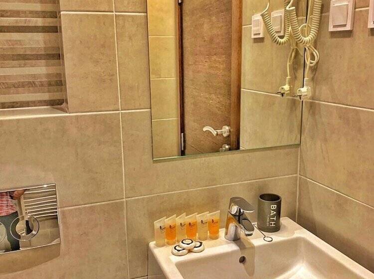 اتاق استاندارد, Pierina