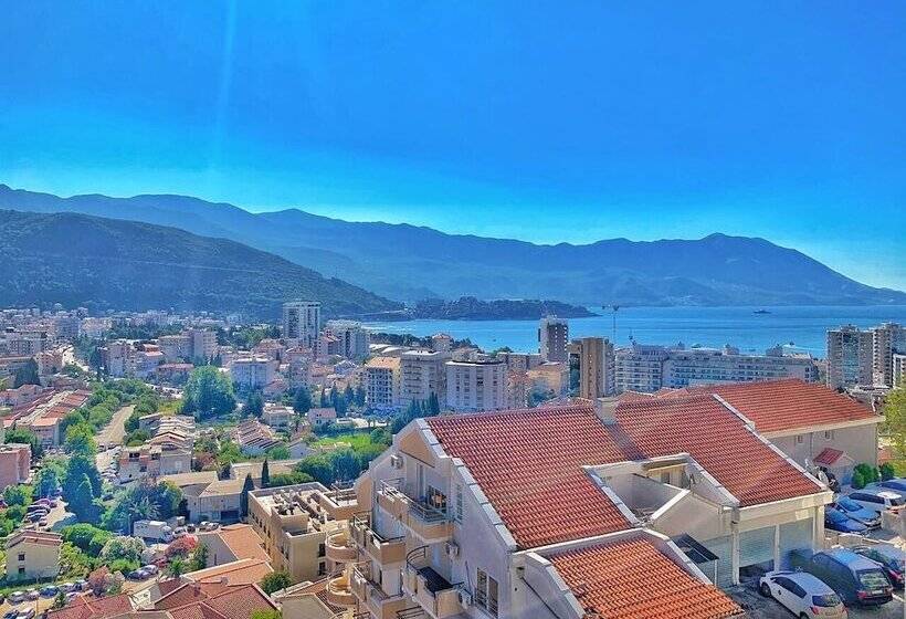 اتاق لوکس با چشمانداز دریا, Pierina