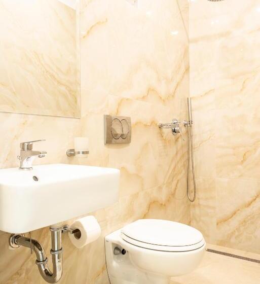 海景豪华三人间, Stonevilla Buta