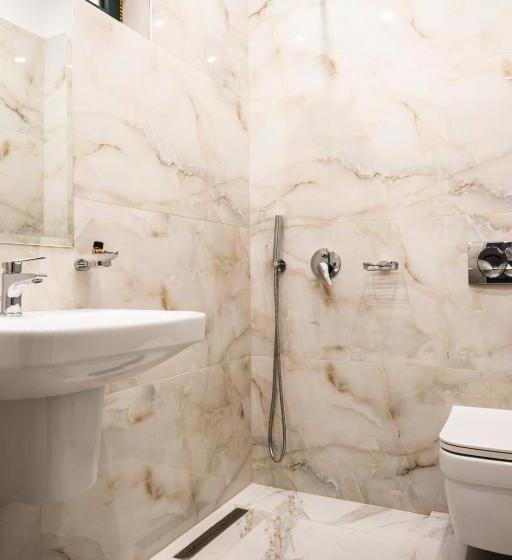 高级家庭房间, Stonevilla Buta