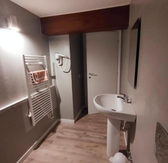 اتاق سهنفرۀ استاندارد با سرویس بهداشتی بیرون از اتاق, Apartment Nido Stazione