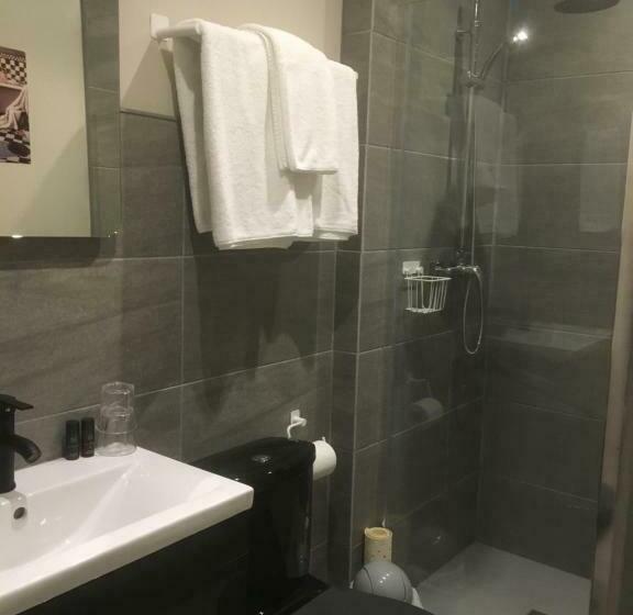 غرفة قياسية, Westergate House