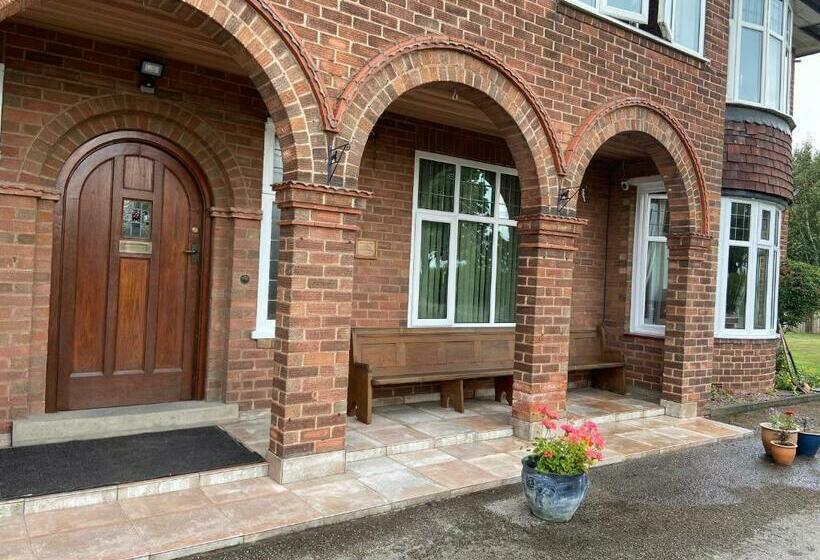 غرفة قياسية, Westergate House