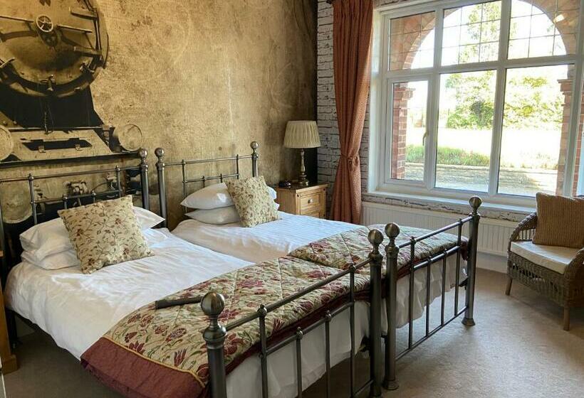 غرفة قياسية, Westergate House