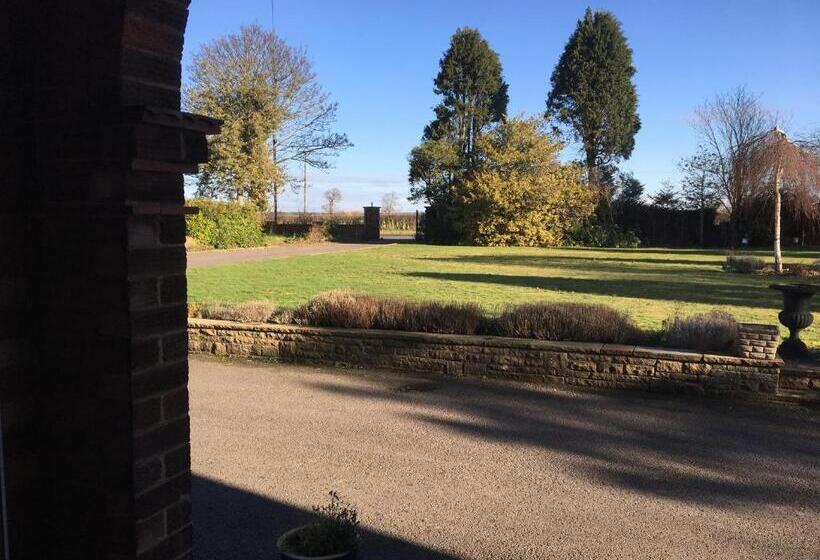 غرفة قياسية, Westergate House