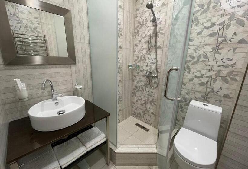 اتاق لوکس, In Gyumri