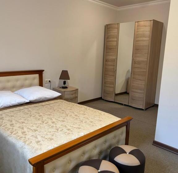 اتاق لوکس, In Gyumri