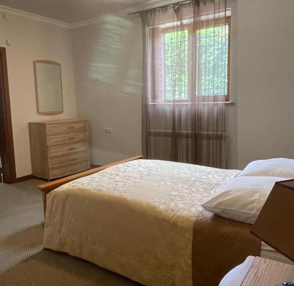 اتاق لوکس, In Gyumri