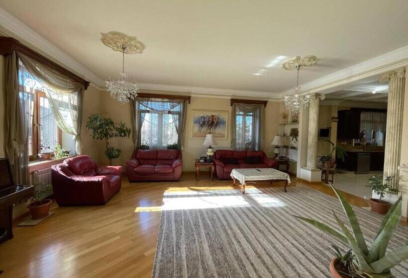 سوییت, In Gyumri