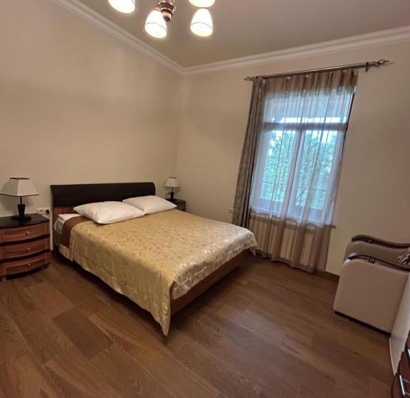 اتاق استاندارد, In Gyumri