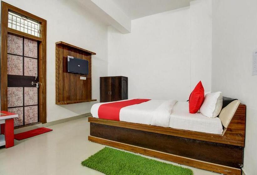 غرفة كلاسيكية ثلاثية, Pratap Plaza