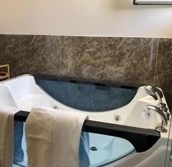 جناح سرير كينج, Poda Boutique