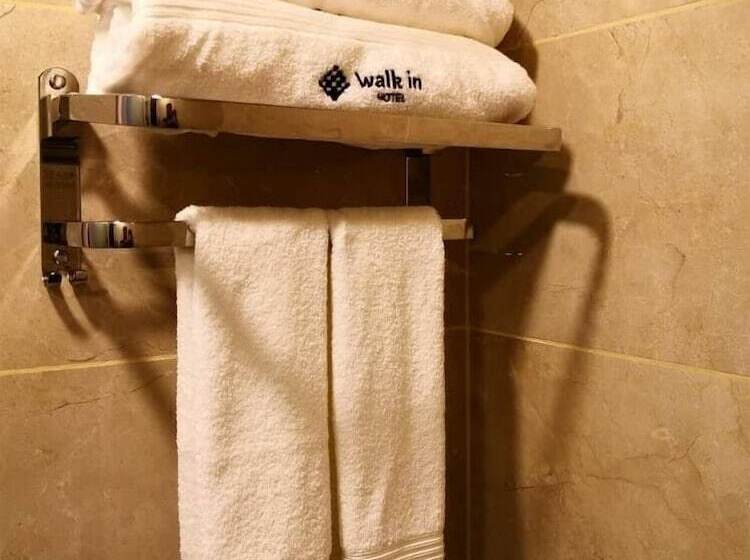 Quarto Triplo Estandar, Walk In