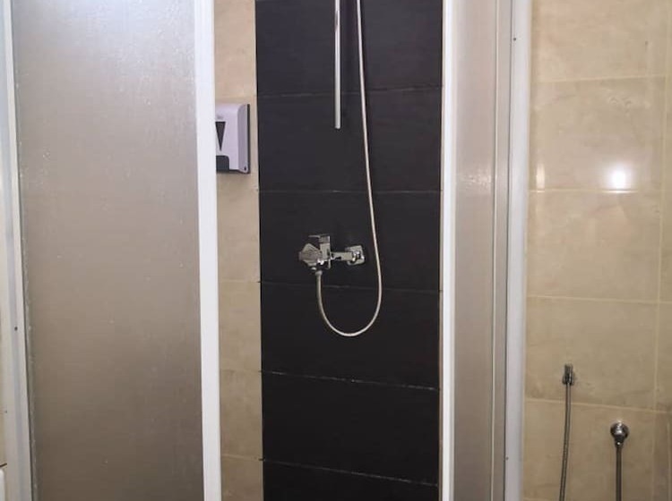 חדר סטנדרט לשלושה, Walk In