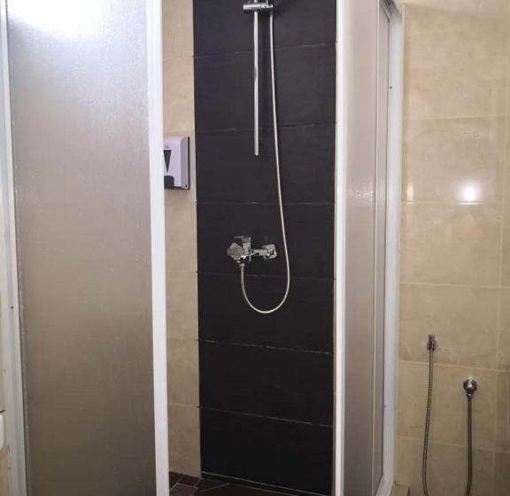 Quarto Triplo Estandar, Walk In