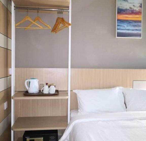 חדר סטנדרט לשלושה, Walk In