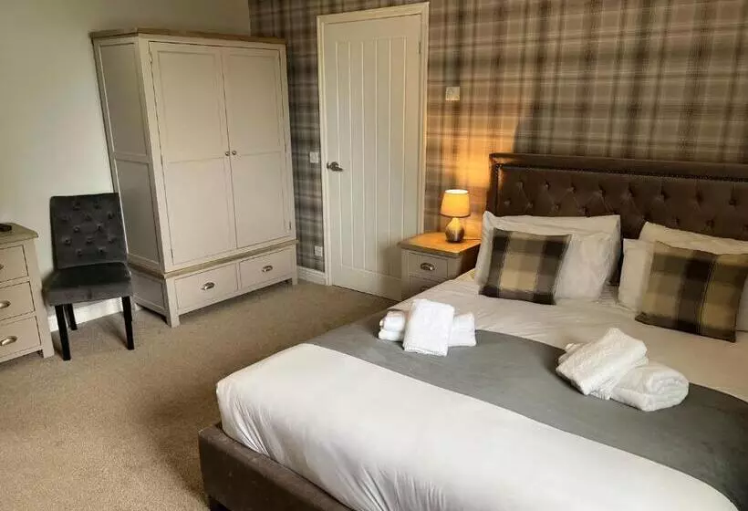 Perhehuone, East Ayton Lodge Hotel, Scarborough
