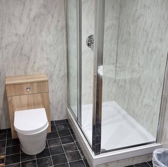 חדר סטנדרט לשלושה, The Hampton Court Guesthouse