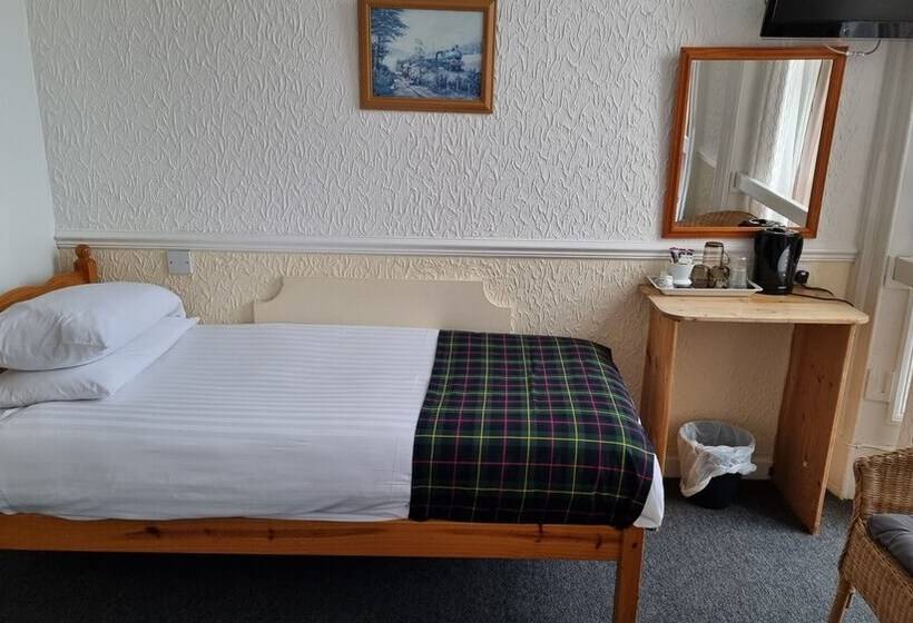 חדר סטנדרט לשלושה, The Hampton Court Guesthouse