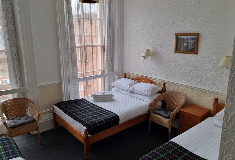 חדר סטנדרט לשלושה, The Hampton Court Guesthouse