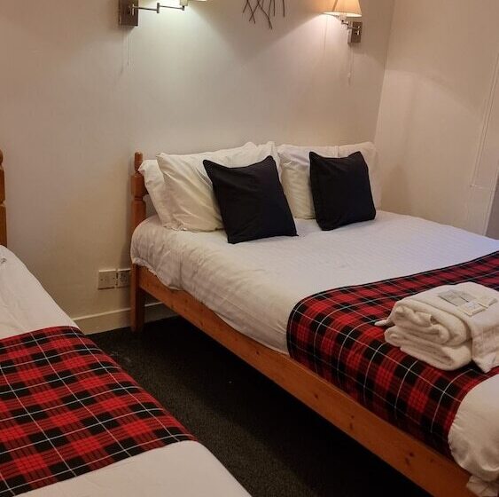 חדר סטנדרט לשלושה, The Hampton Court Guesthouse