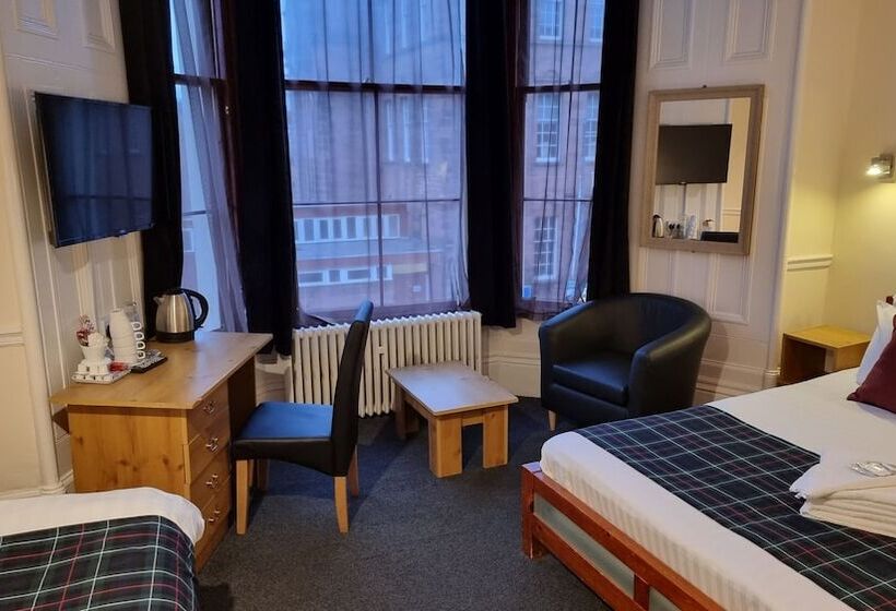 חדר סטנדרט לשלושה, The Hampton Court Guesthouse