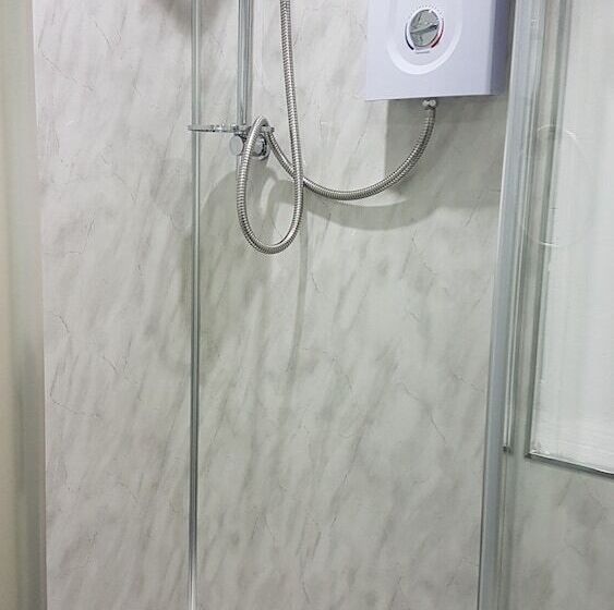 スタンダードトリプルルーム, The Hampton Court Guesthouse