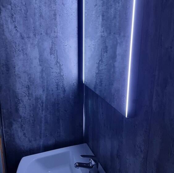 חדר סטנדרט לשלושה, The Hampton Court Guesthouse