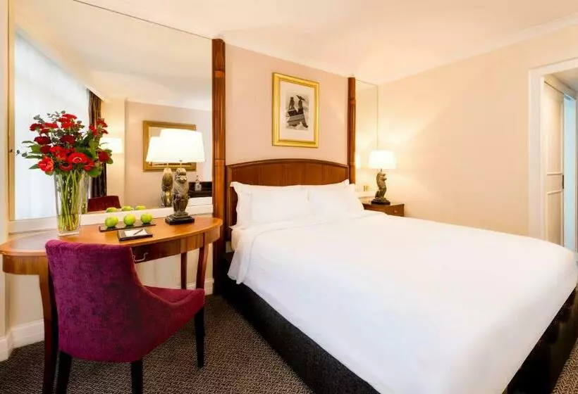 Superior-huone, Millennium Hotel London Knightsbridge