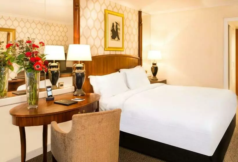 Superior-huone, Millennium Hotel London Knightsbridge