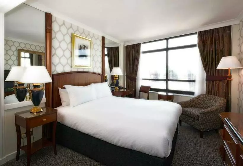 Superior-huone, Millennium Hotel London Knightsbridge