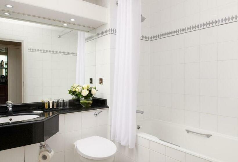 غرفة كلوب, Millennium Hotel London Knightsbridge