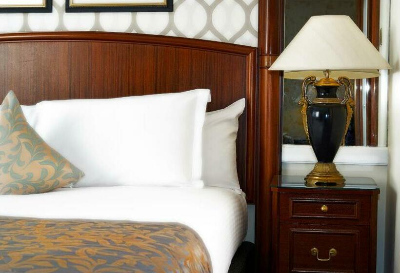 غرفة كلوب, Millennium Hotel London Knightsbridge