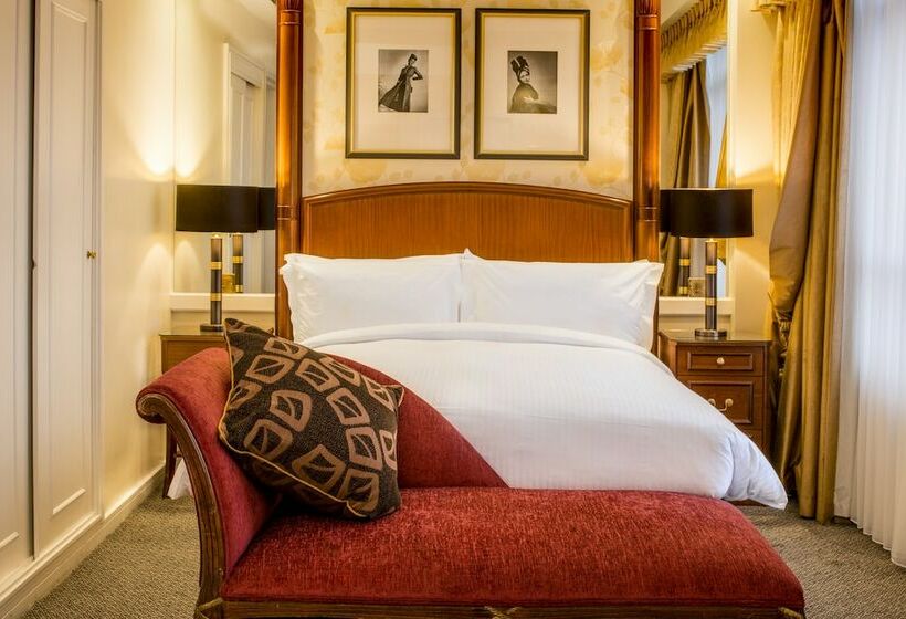 غرفة كلوب, Millennium Hotel London Knightsbridge