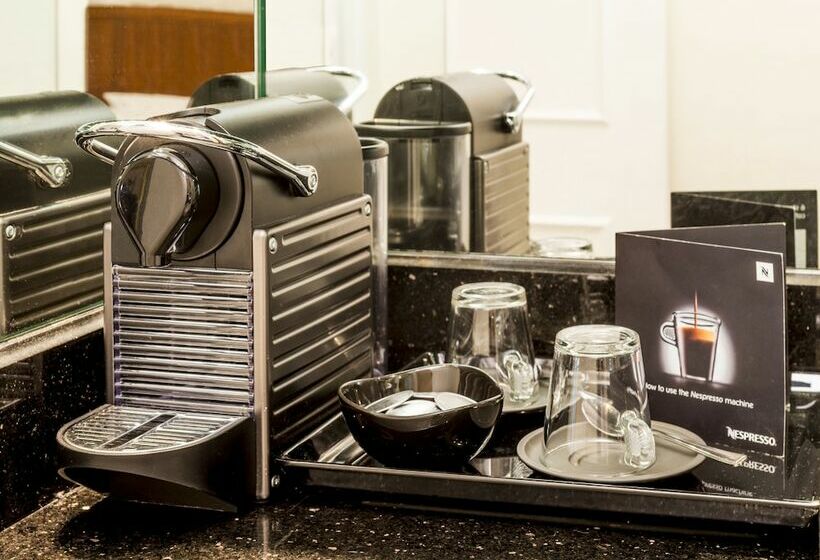 غرفة كلوب, Millennium Hotel London Knightsbridge