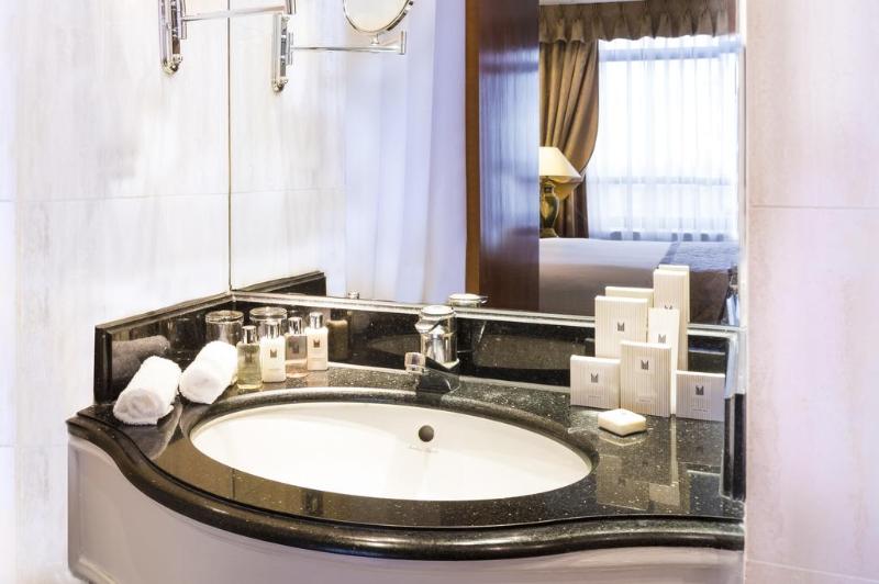 غرفة كلوب, Millennium Hotel London Knightsbridge