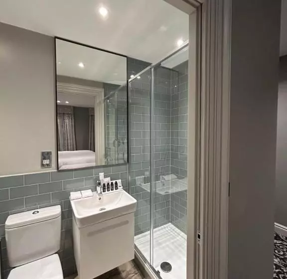 اتاق لوکس, No. 30 Knightsbridge