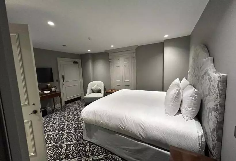 اتاق لوکس, No. 30 Knightsbridge