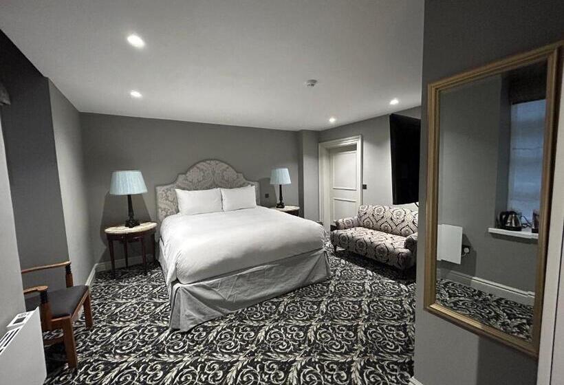 اتاق لوکس, No. 30 Knightsbridge