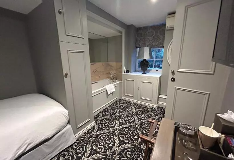 اتاق استاندارد یک نفره, No. 30 Knightsbridge