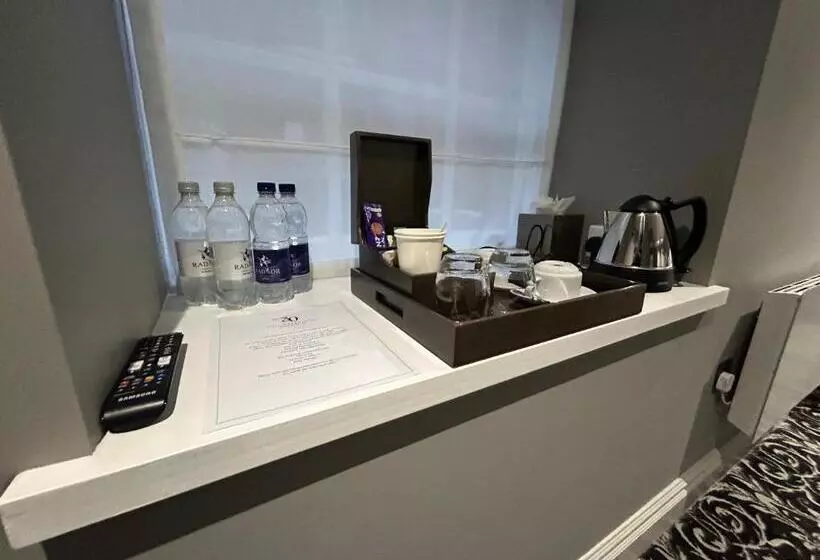 اتاق استاندارد, No. 30 Knightsbridge