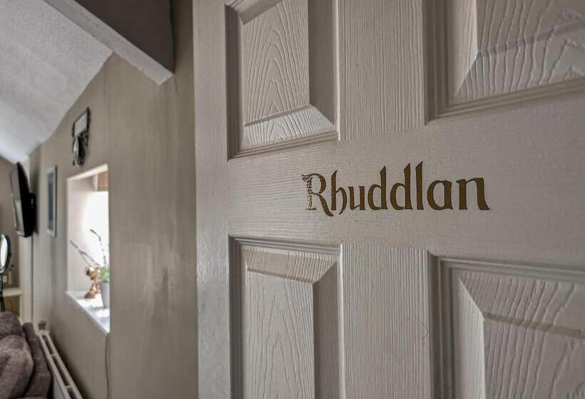 패밀리 룸, Plas Maenan