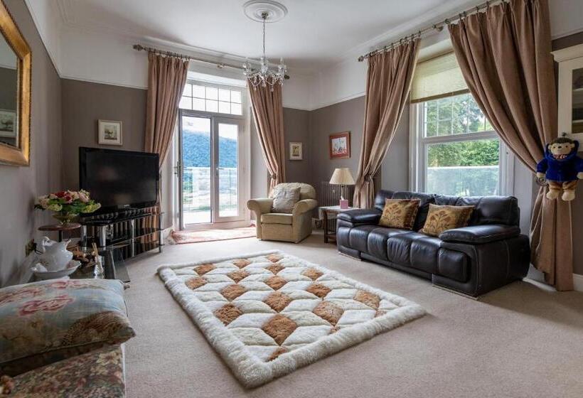 4인용 스탠다드 룸, Plas Maenan