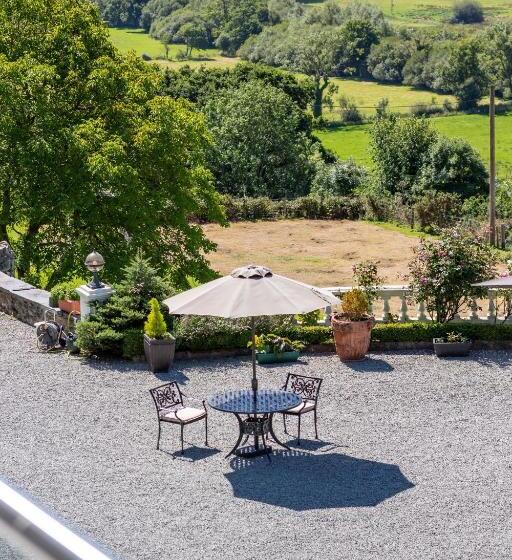 4인용 스탠다드 룸, Plas Maenan