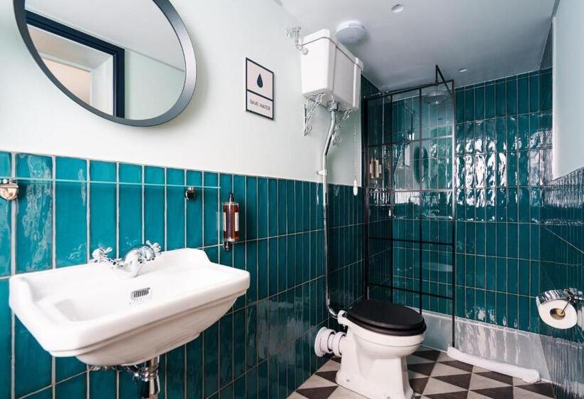 غرفة عائلية, The Camden Town