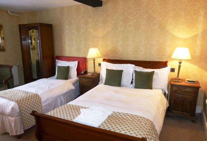 חדר סטנדרט לשלושה, The Bear