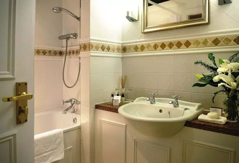 Chambre Individuelle Executive, The Bear