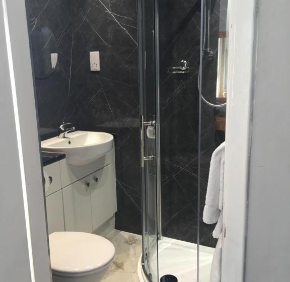 غرفة قياسية, The County Hotel   Self Check In, Speed Wi Fi, Free Parking, Central Location